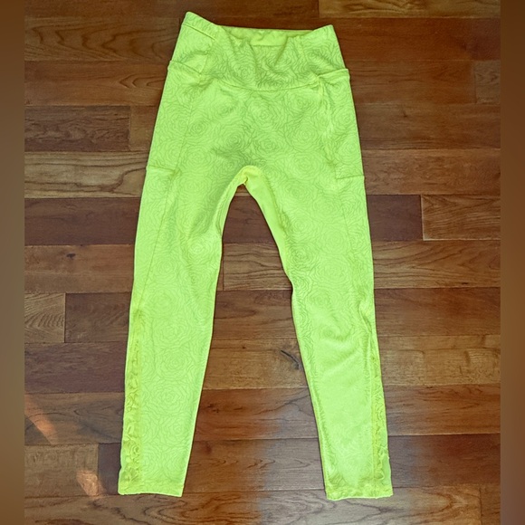 Crowned Athletics Enchanted Rose Athletic Tank and Leggings Size M - Picture 4 of 12